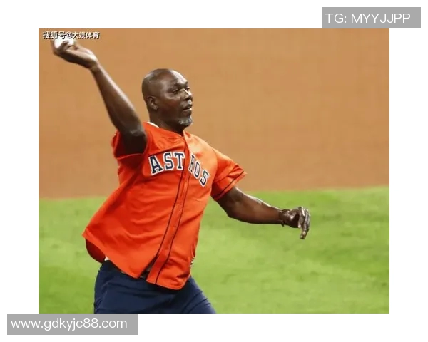 穿上中筒袜的足球巨星们 展现独特风格与实力的运动标配 穿上中筒袜的足球巨星们 展现独特风格与实力的运动标配